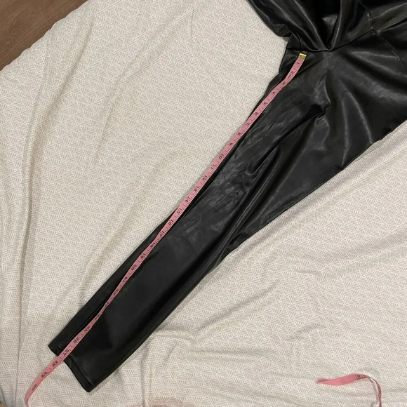 Aritzia Wilfred Free Faux Leather Leggings Womens Size Small Minimalist - Picture 10 of 11